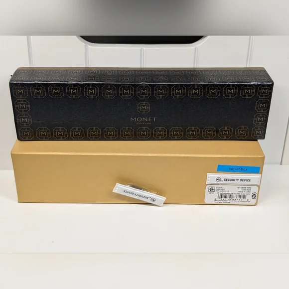 Vintage NWT Monet Bracelet "Sapphire" Blue & clear stones - Picture 3 of 3